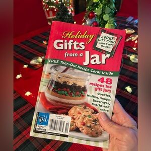 Holiday Gifts in a Jar Cookbook 🎄